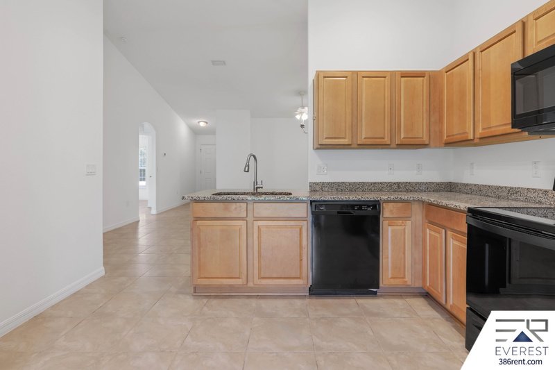 LIKE NEW 3/2/1 TOWNHOUSE IN BEAUTIFUL SEMINOLE WOODS property image