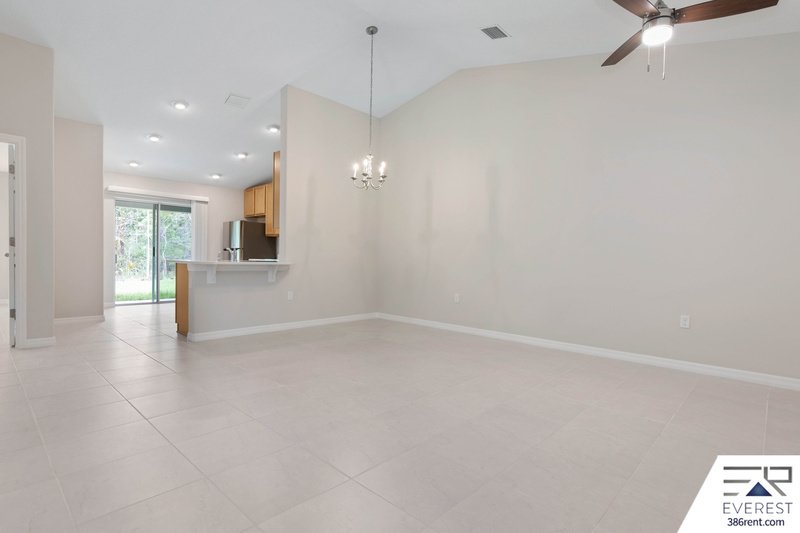LIKE NEW 3/2/1 TOWNHOUSE IN BEAUTIFUL SEMINOLE WOODS property image