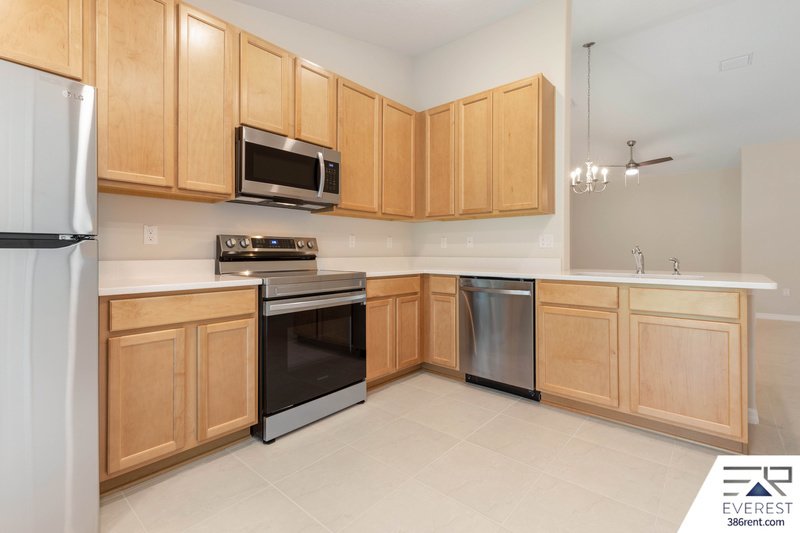 LIKE NEW 3/2/1 TOWNHOUSE IN BEAUTIFUL SEMINOLE WOODS property image