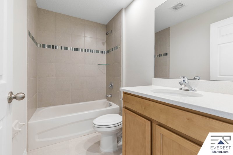 LIKE NEW 3/2/1 TOWNHOUSE IN BEAUTIFUL SEMINOLE WOODS property image