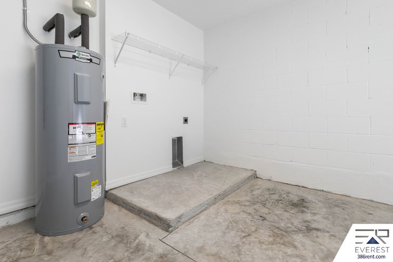 LIKE NEW 3/2/1 TOWNHOUSE IN BEAUTIFUL SEMINOLE WOODS property image