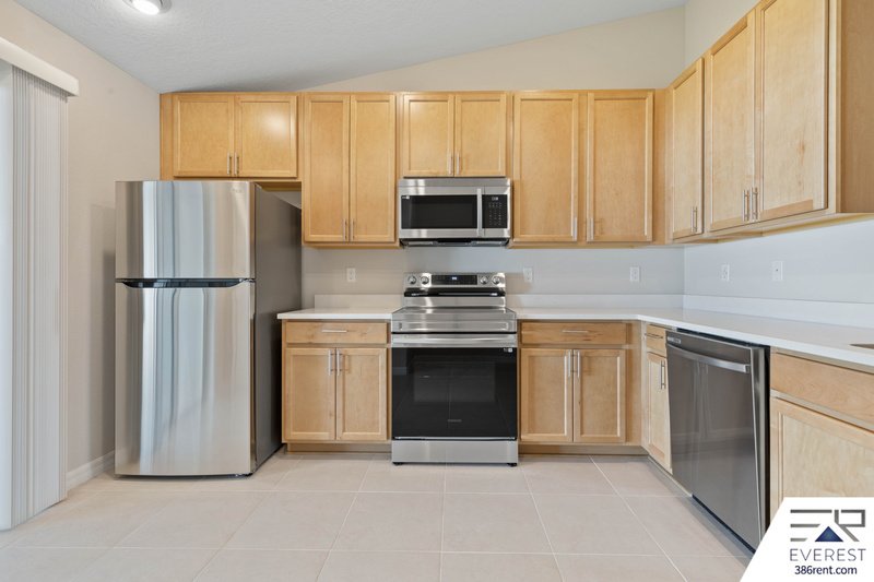 FULLY FENCED, LIKE NEW 3/2/1 TOWNHOUSE IN BEAUTIFUL SEMINOLE WOODS property image