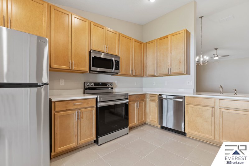 FULLY FENCED, LIKE NEW 3/2/1 TOWNHOUSE IN BEAUTIFUL SEMINOLE WOODS property image