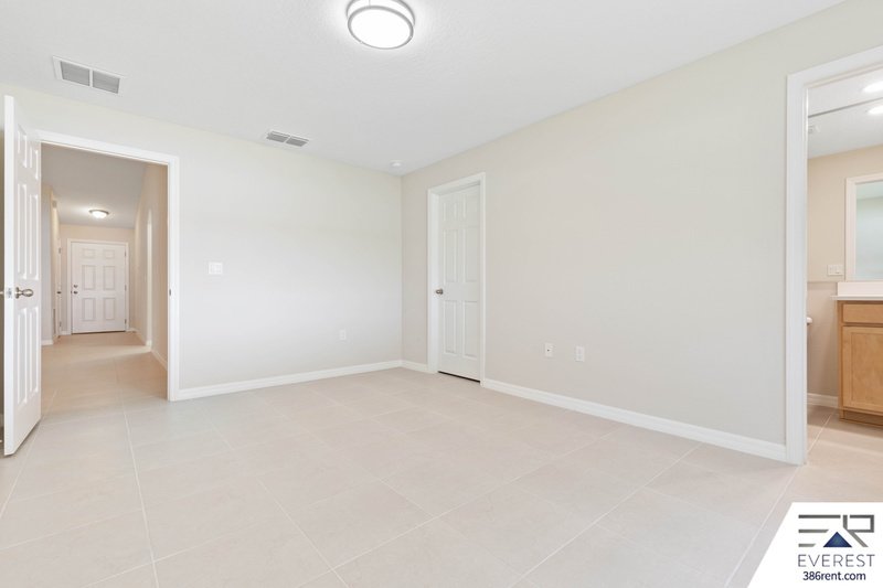 FULLY FENCED, LIKE NEW 3/2/1 TOWNHOUSE IN BEAUTIFUL SEMINOLE WOODS property image