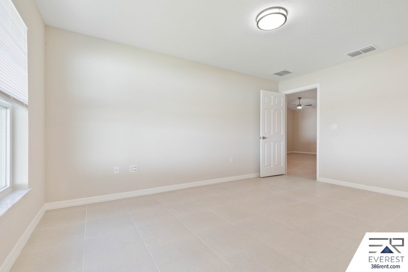 FULLY FENCED, LIKE NEW 3/2/1 TOWNHOUSE IN BEAUTIFUL SEMINOLE WOODS property image