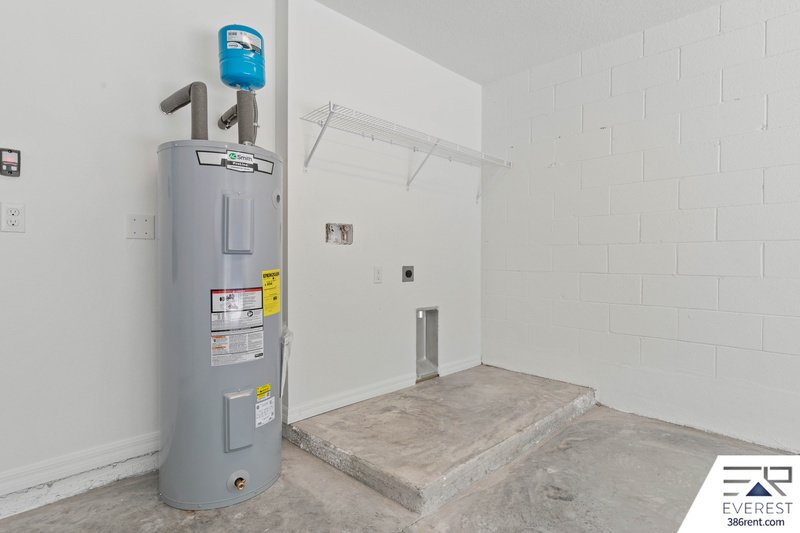 FULLY FENCED, LIKE NEW 3/2/1 TOWNHOUSE IN BEAUTIFUL SEMINOLE WOODS property image