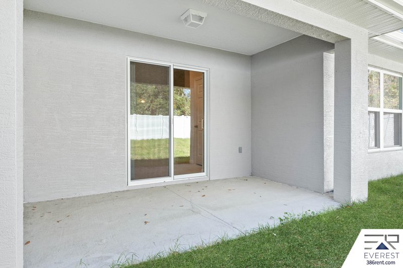 FULLY FENCED, LIKE NEW 3/2/1 TOWNHOUSE IN BEAUTIFUL SEMINOLE WOODS property image