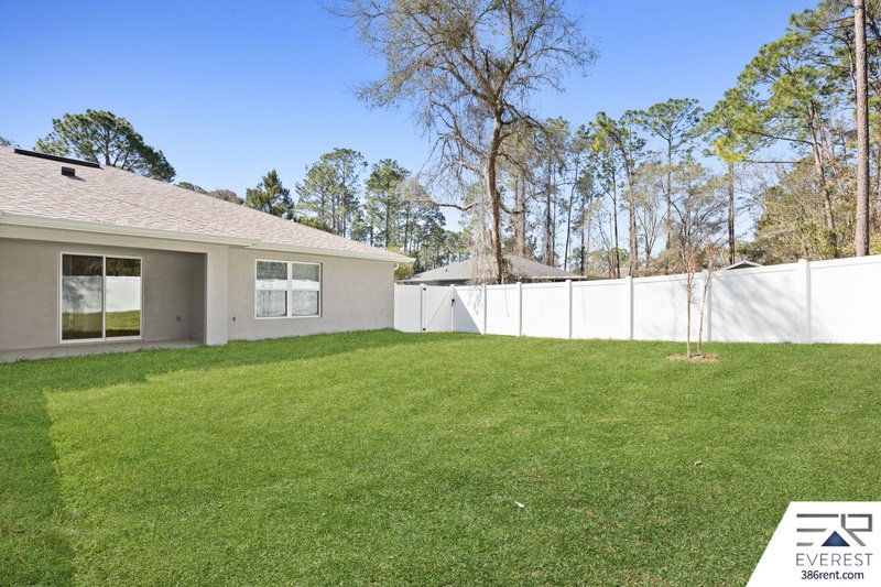 FULLY FENCED, LIKE NEW 3/2/1 TOWNHOUSE IN BEAUTIFUL SEMINOLE WOODS property image