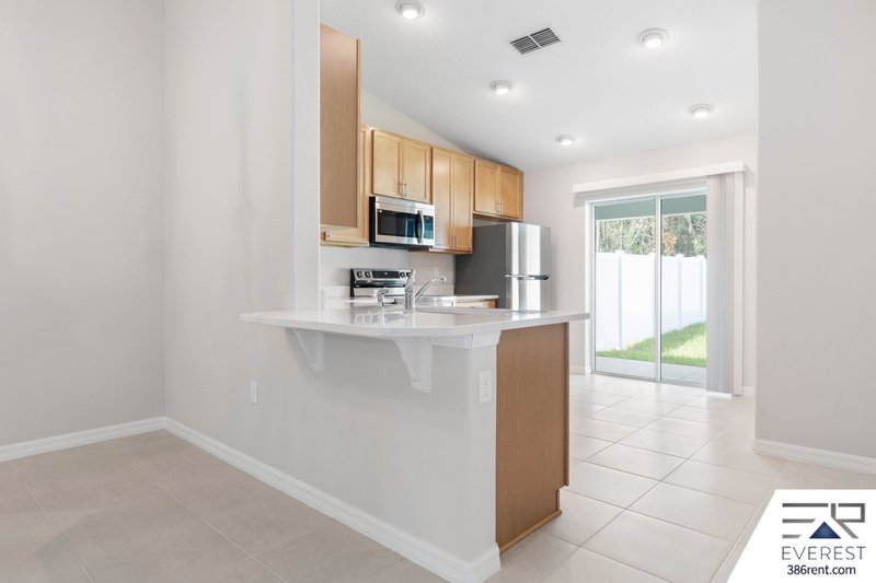 FULLY FENCED, LIKE NEW 3/2/1 TOWNHOUSE ON A CUL DE SAC IN BEAUTIFUL SEMINOLE WOODS property image