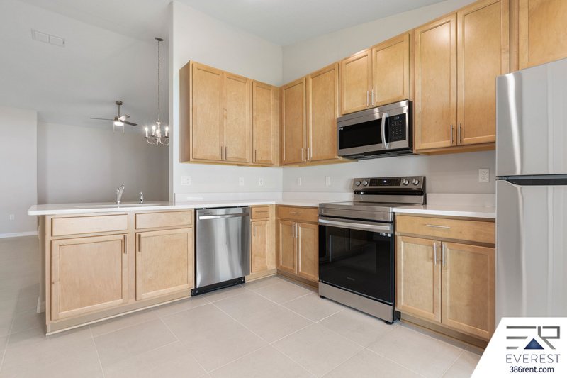 FULLY FENCED, LIKE NEW 3/2/1 TOWNHOUSE ON A CUL DE SAC IN BEAUTIFUL SEMINOLE WOODS property image