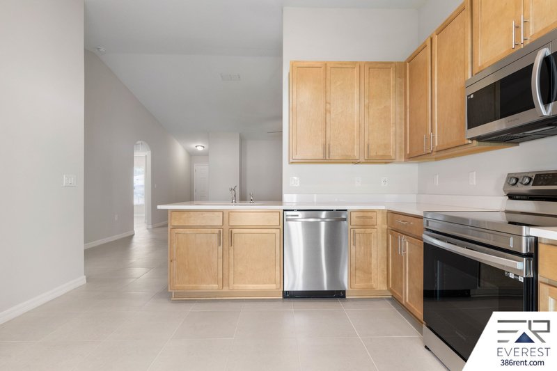 FULLY FENCED, LIKE NEW 3/2/1 TOWNHOUSE ON A CUL DE SAC IN BEAUTIFUL SEMINOLE WOODS property image