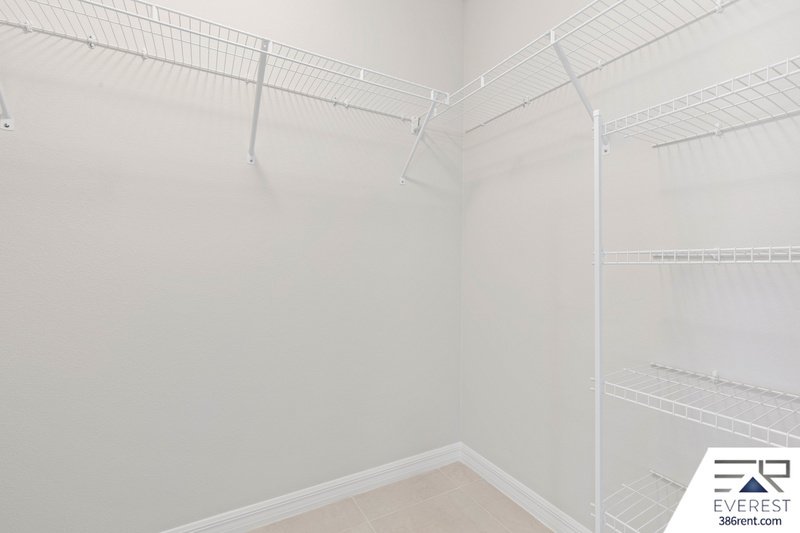 FULLY FENCED, LIKE NEW 3/2/1 TOWNHOUSE ON A CUL DE SAC IN BEAUTIFUL SEMINOLE WOODS property image