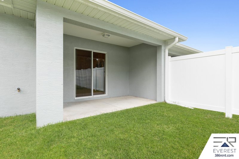 FULLY FENCED, LIKE NEW 3/2/1 TOWNHOUSE ON A CUL DE SAC IN BEAUTIFUL SEMINOLE WOODS property image