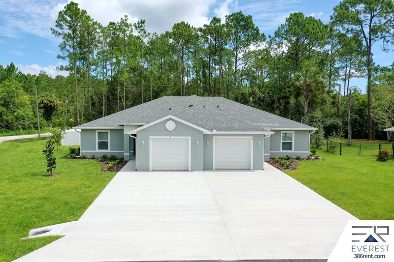 FULLY FENCED, LIKE NEW 3/2/1 TOWNHOUSE ON A CUL DE SAC IN BEAUTIFUL SEMINOLE WOODS property image