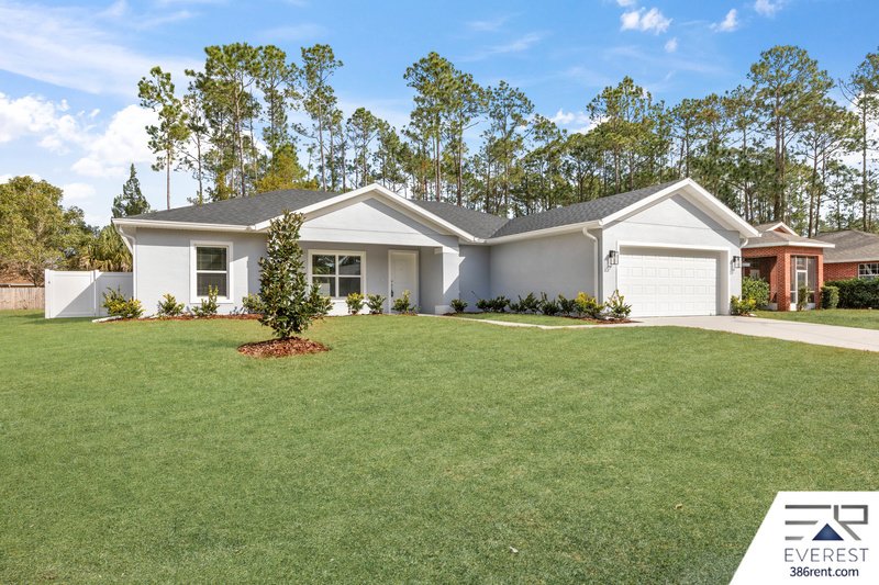 FULLY FENCED, UPGRADED 3/2/2 IN DESIRABLE PINE GROVE property image