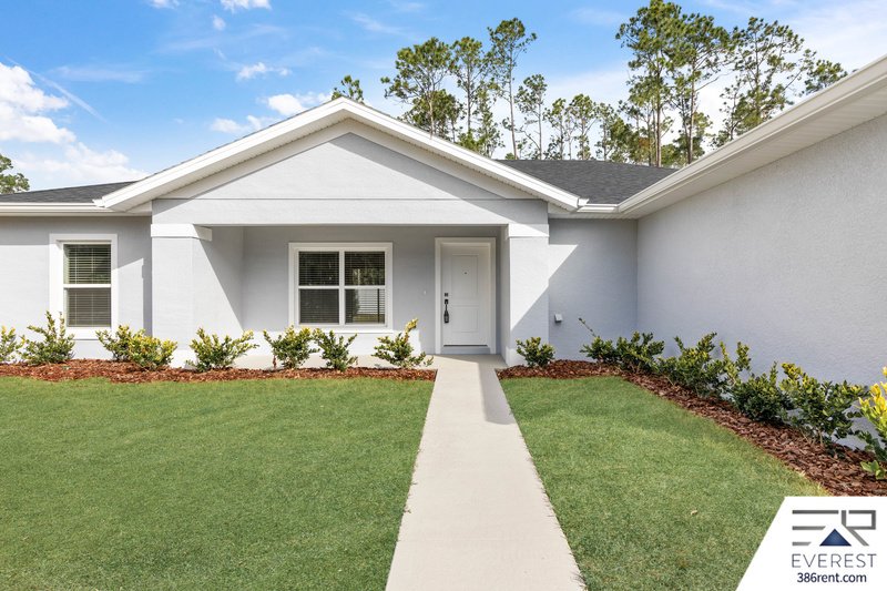 FULLY FENCED, UPGRADED 3/2/2 IN DESIRABLE PINE GROVE property image