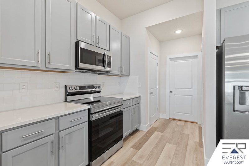 FULLY FENCED, UPGRADED 3/2/2 IN DESIRABLE PINE GROVE property image