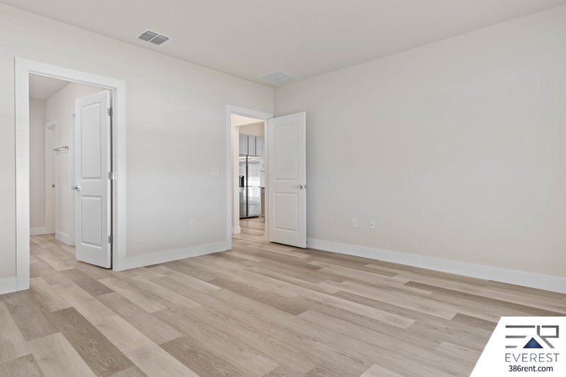 FULLY FENCED, UPGRADED 3/2/2 IN DESIRABLE PINE GROVE property image