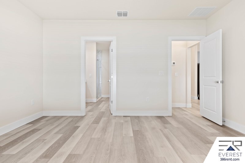 FULLY FENCED, UPGRADED 3/2/2 IN DESIRABLE PINE GROVE property image