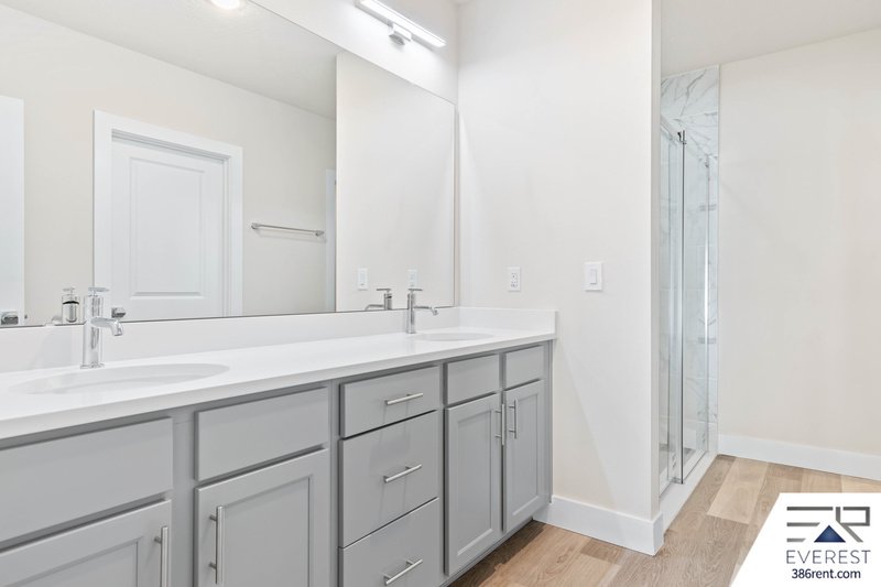 FULLY FENCED, UPGRADED 3/2/2 IN DESIRABLE PINE GROVE property image