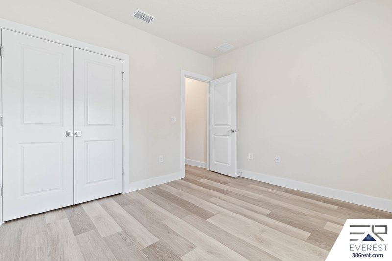 FULLY FENCED, UPGRADED 3/2/2 IN DESIRABLE PINE GROVE property image