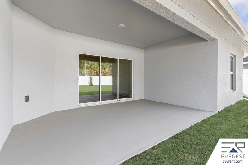 FULLY FENCED, UPGRADED 3/2/2 IN DESIRABLE PINE GROVE property image