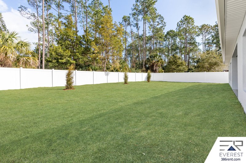 FULLY FENCED, UPGRADED 3/2/2 IN DESIRABLE PINE GROVE property image