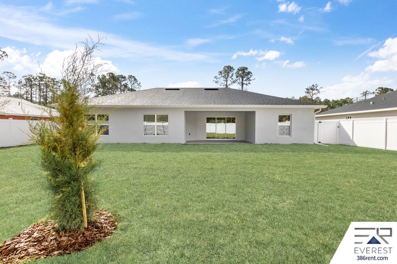 FULLY FENCED, UPGRADED 3/2/2 IN DESIRABLE PINE GROVE property image