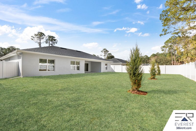 FULLY FENCED, UPGRADED 3/2/2 IN DESIRABLE PINE GROVE property image