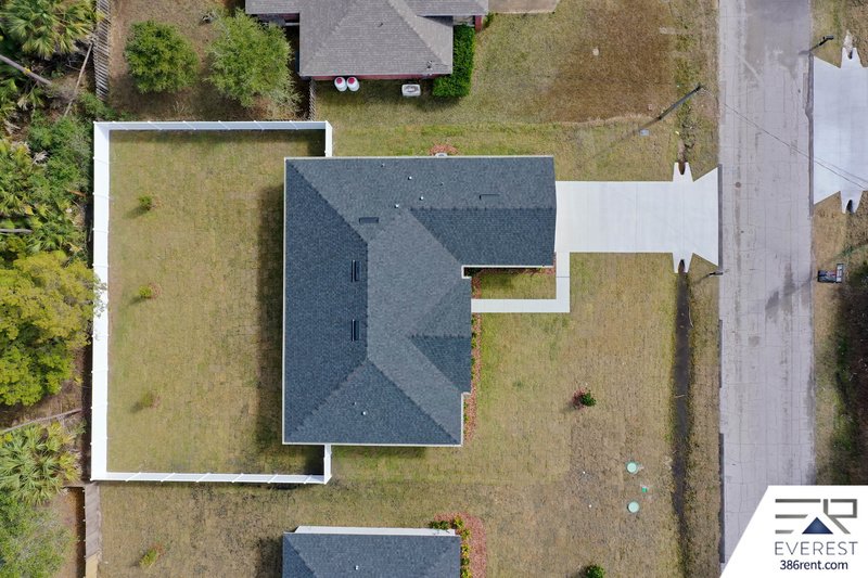 FULLY FENCED, UPGRADED 3/2/2 IN DESIRABLE PINE GROVE property image