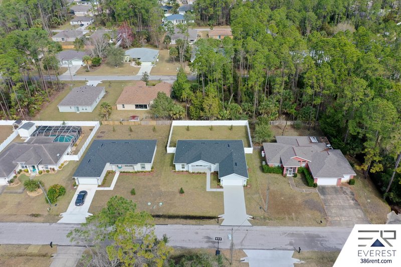 FULLY FENCED, UPGRADED 3/2/2 IN DESIRABLE PINE GROVE property image