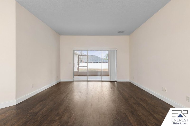 FULLY FENCED, SPACIOUS 4/2.5/2 ON A CUL-DE-SAC IN LEHIGH WOODS property image