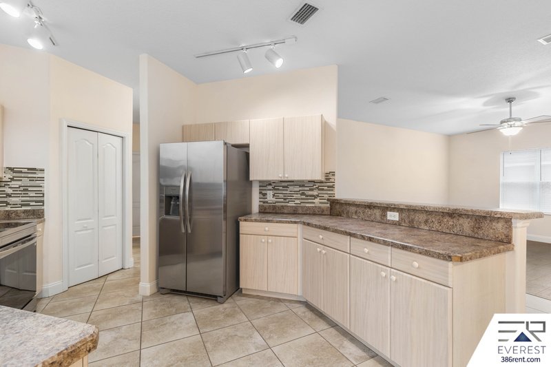 FULLY FENCED, SPACIOUS 4/2.5/2 ON A CUL-DE-SAC IN LEHIGH WOODS property image