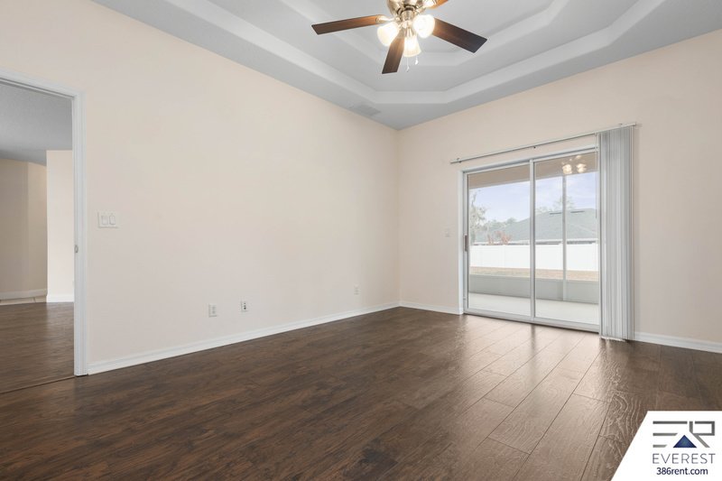 FULLY FENCED, SPACIOUS 4/2.5/2 ON A CUL-DE-SAC IN LEHIGH WOODS property image