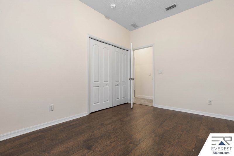 FULLY FENCED, SPACIOUS 4/2.5/2 ON A CUL-DE-SAC IN LEHIGH WOODS property image