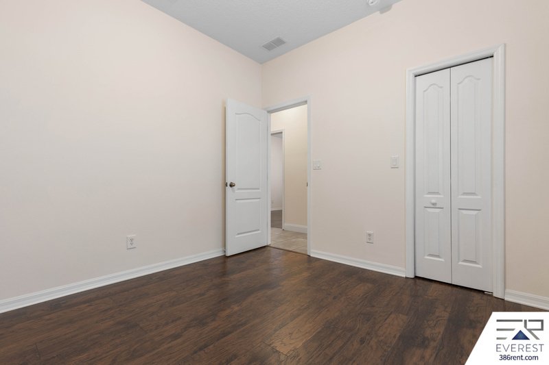 FULLY FENCED, SPACIOUS 4/2.5/2 ON A CUL-DE-SAC IN LEHIGH WOODS property image