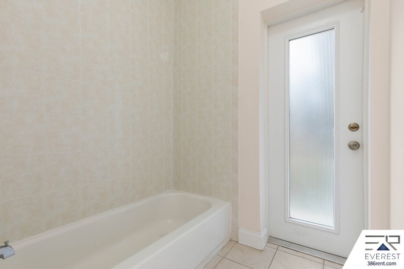 FULLY FENCED, SPACIOUS 4/2.5/2 ON A CUL-DE-SAC IN LEHIGH WOODS property image