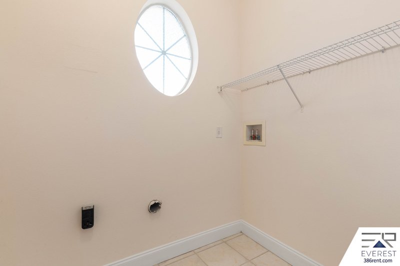 FULLY FENCED, SPACIOUS 4/2.5/2 ON A CUL-DE-SAC IN LEHIGH WOODS property image