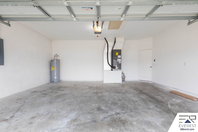 FULLY FENCED, SPACIOUS 4/2.5/2 ON A CUL-DE-SAC IN LEHIGH WOODS property image