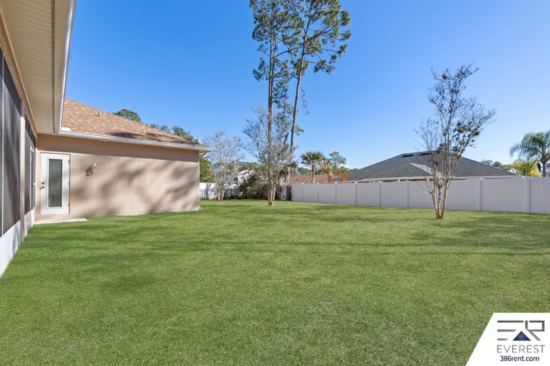 FULLY FENCED, SPACIOUS 4/2.5/2 ON A CUL-DE-SAC IN LEHIGH WOODS property image