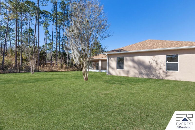 FULLY FENCED, SPACIOUS 4/2.5/2 ON A CUL-DE-SAC IN LEHIGH WOODS property image