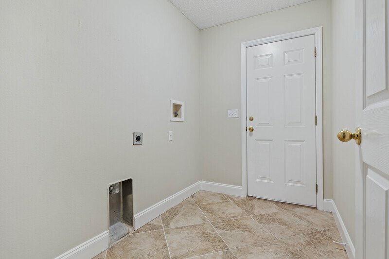 SPACIOUS 4/3/2 ON A CUL DE SAC IN DESIRABLE MATANZAS WOODS property image