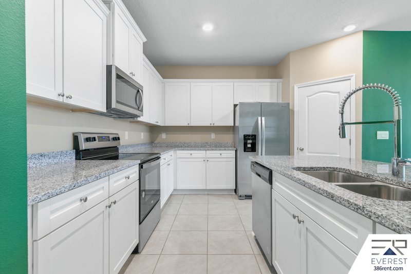 LIKE NEW 3/2.5/1 TOWNHOUSE IN DESIRABLE PALM COAST property image