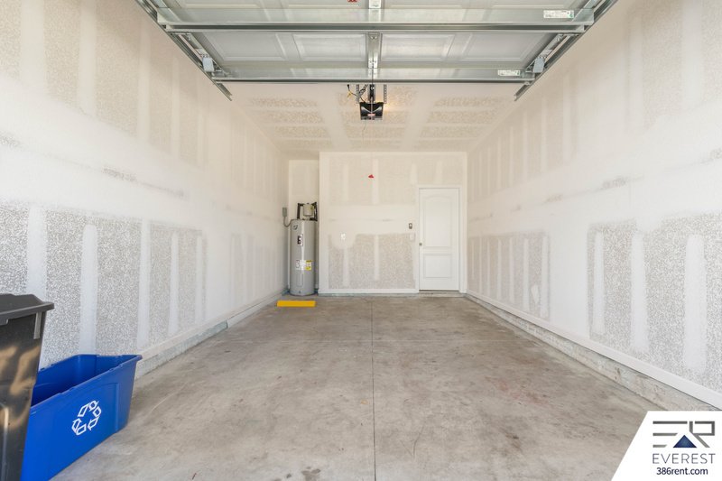 LIKE NEW 3/2.5/1 TOWNHOUSE IN DESIRABLE PALM COAST property image