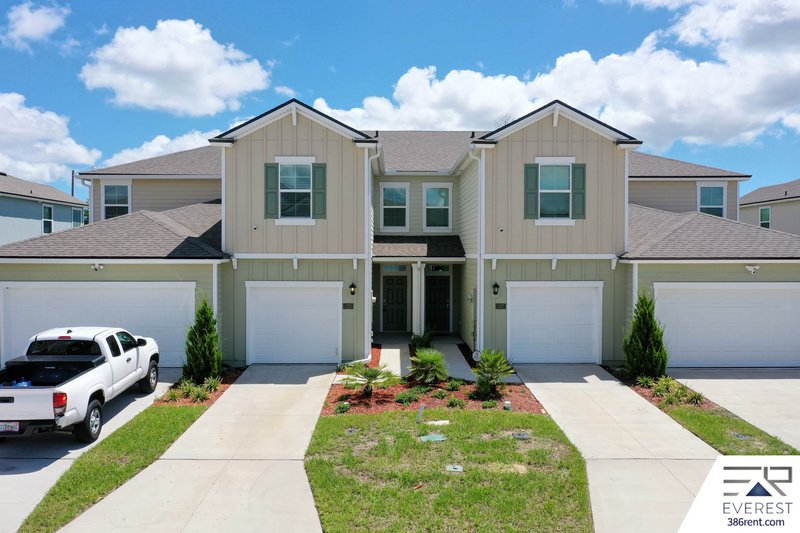 LIKE NEW 3/2.5/1 TOWNHOUSE IN DESIRABLE PALM COAST property image