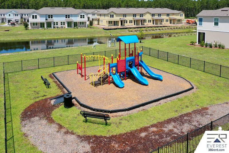 LIKE NEW 3/2.5/1 TOWNHOUSE IN DESIRABLE PALM COAST property image