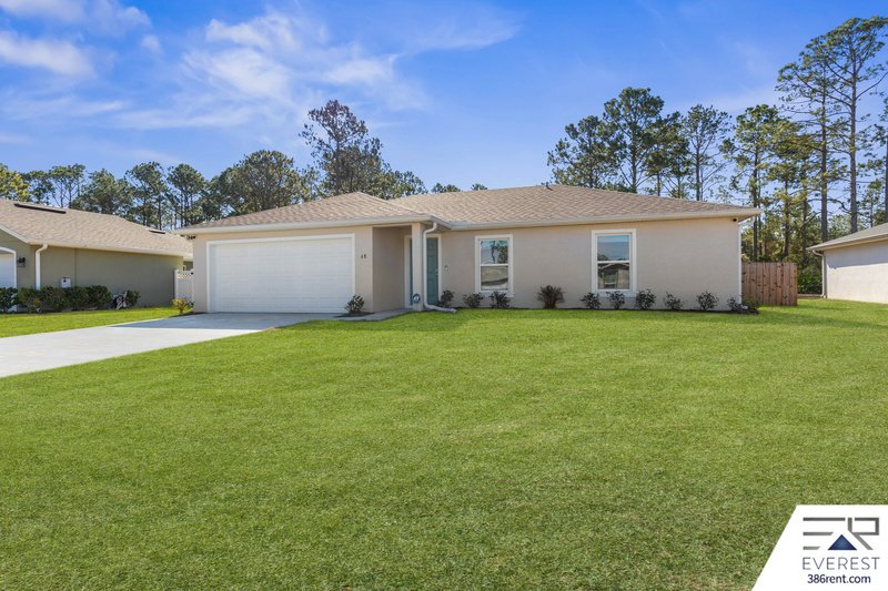 MOVE-IN READY 3/2 WITH 2-CAR GARAGE & PRIVATE FENCED YARD IN SOUGHT-AFTER SEMINOLE WOODS property image