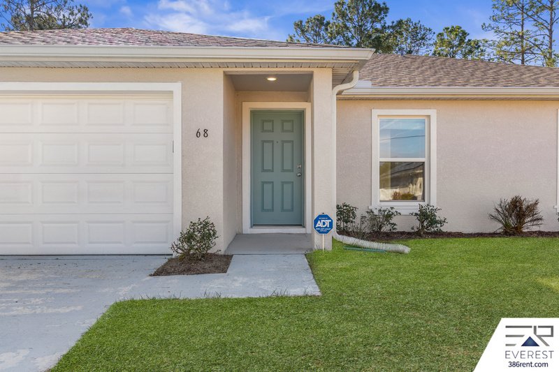 MOVE-IN READY 3/2 WITH 2-CAR GARAGE & PRIVATE FENCED YARD IN SOUGHT-AFTER SEMINOLE WOODS property image