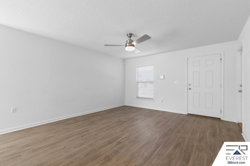 MOVE-IN READY 3/2 WITH 2-CAR GARAGE & PRIVATE FENCED YARD IN SOUGHT-AFTER SEMINOLE WOODS property image