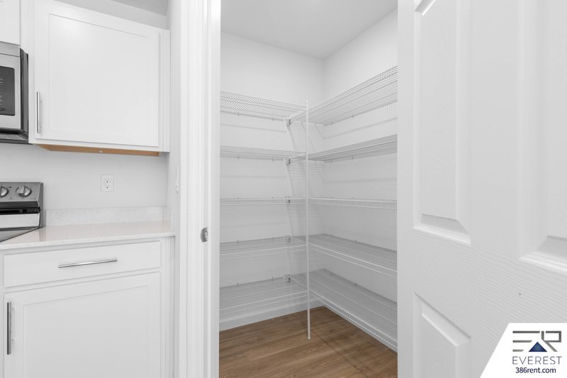 MOVE-IN READY 3/2 WITH 2-CAR GARAGE & PRIVATE FENCED YARD IN SOUGHT-AFTER SEMINOLE WOODS property image